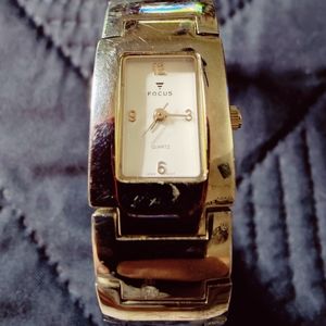 🎊Focus Ladies White Dial Stainless Steel Bangle Bracelet Watch